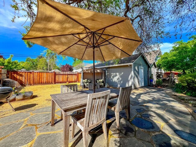 Building Photo - Fully Furnished Modern Home in the Desirable Alphabet Streets