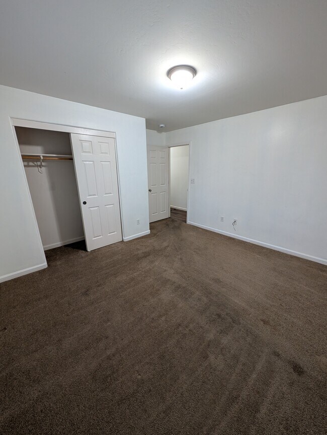 Building Photo - 3200 S Jensen Ct