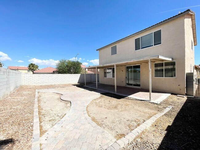 Building Photo - Beautiful 2 story 3 car garage single fami...