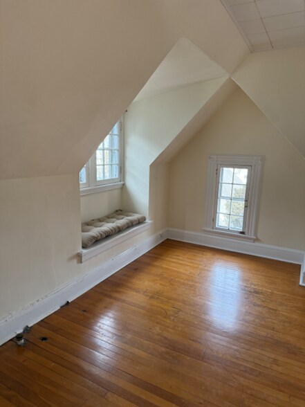 Building Photo - 111 Sycamore Ave