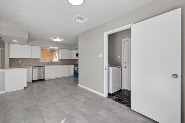 Building Photo - 11406 Caesar Dr