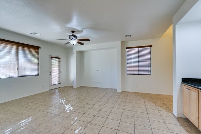 Building Photo - Great 3 bedroom house with a large loft an...