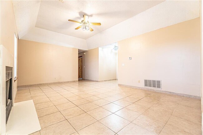 Building Photo - 1318 W Lela St