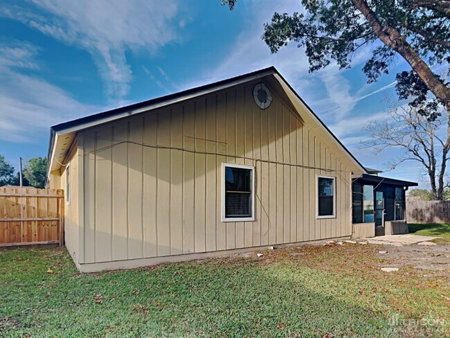 Building Photo - 7084 Swamp Flower Ln