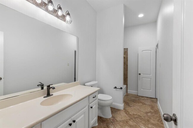 Building Photo - 1315 Cameron Park Ln