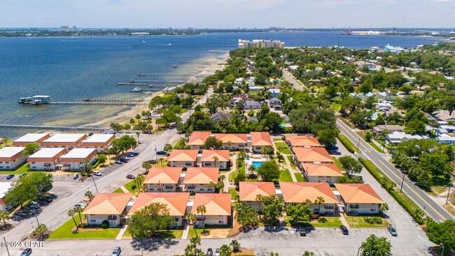 Building Photo - 2100 W Beach Dr
