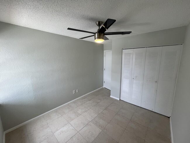 Building Photo - 210 SW Sterret Cir