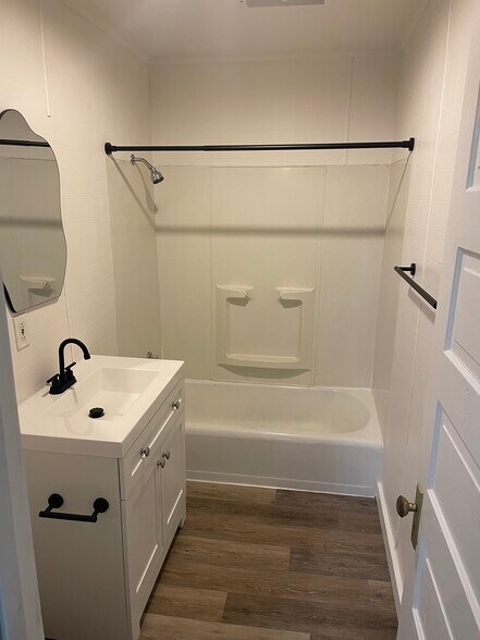 Building Photo - 2001 Grand St NE