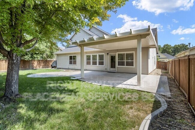 Building Photo - 3945 N Waterloo Way