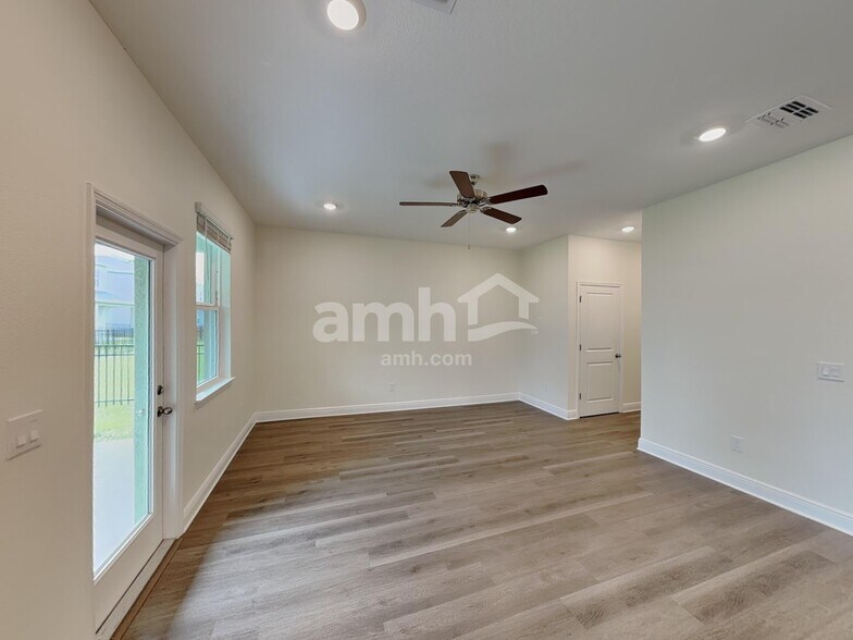 Building Photo - 5980 Pinewood Ests Dr