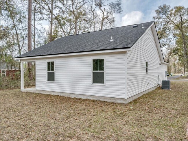 Building Photo - Newly Built 3 Bedroom Home Available Now