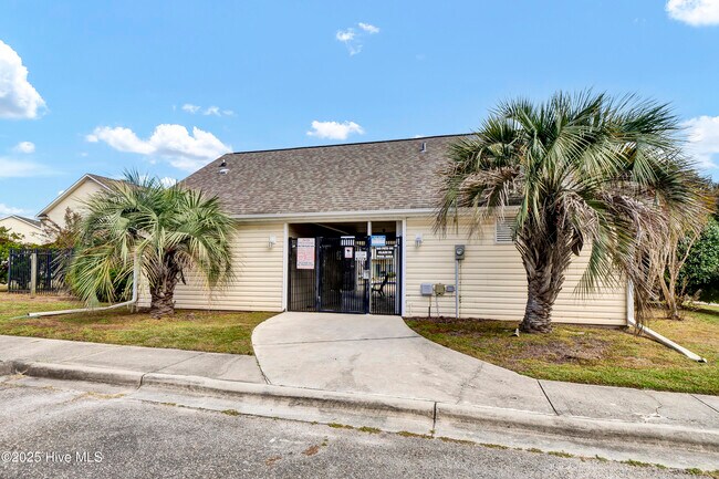 Building Photo - 4609 McClelland Dr