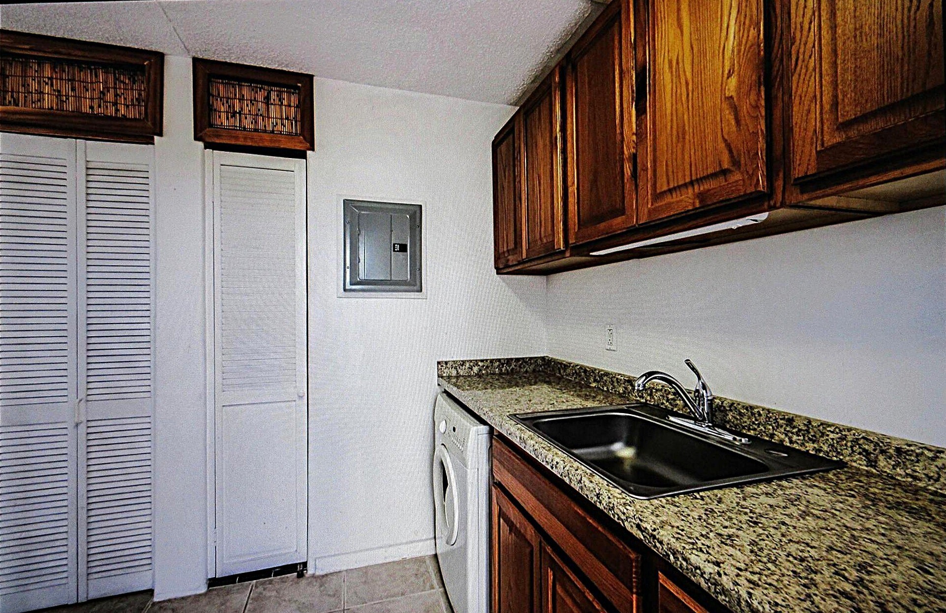 Building Photo - 419A Atkinson Dr