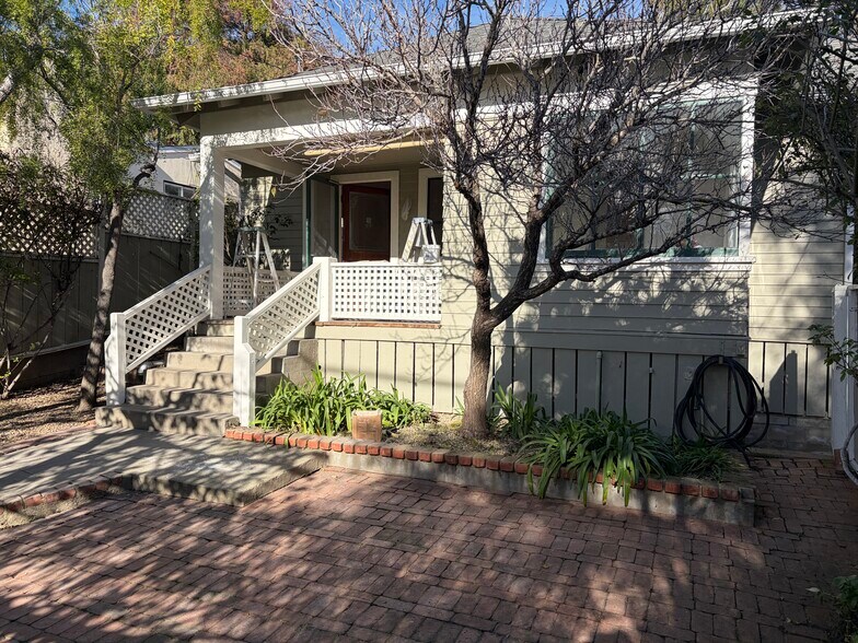 Building Photo - 1226 Olive St