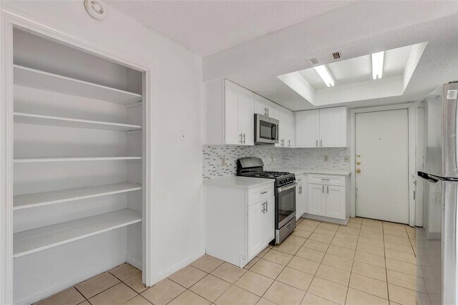 Building Photo - 9604 Night Star Dr