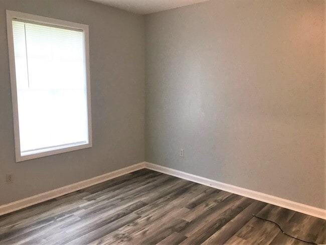 Building Photo - 920 Prater Rd