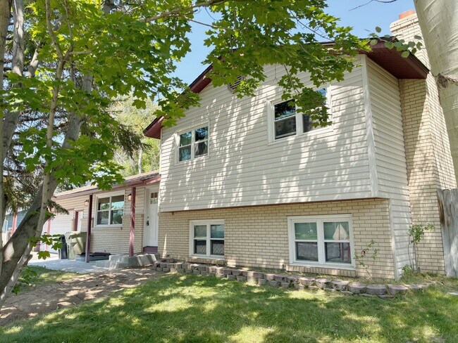 Building Photo - Spacious 5 Bed, 3 Bath Home for Rent in Idaho Falls!