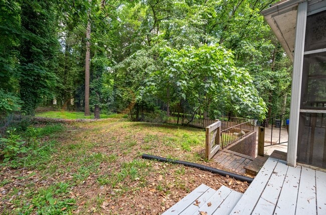 Building Photo - 6-Bedroom Home with Finished Basement. Com...