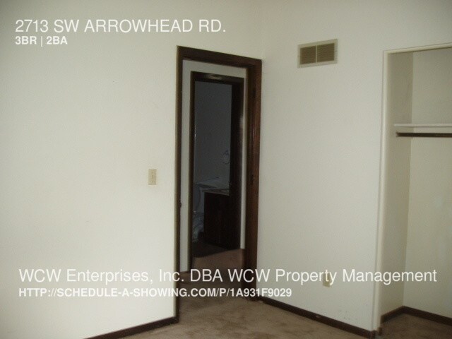 Building Photo - Great Duplex! Great Area!!!