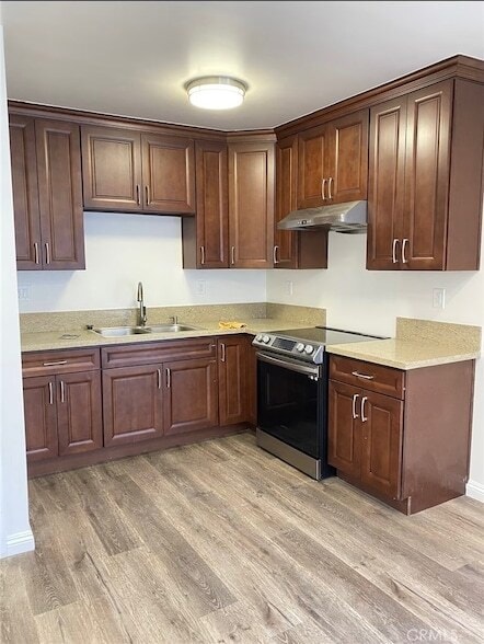 Building Photo - 5828 1/2 N Vista Street Unit