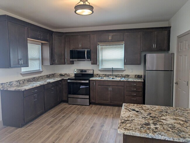 Building Photo - 210 Western Dr