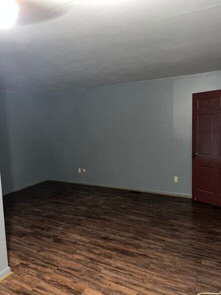 Building Photo - 1507 Willamet Rd