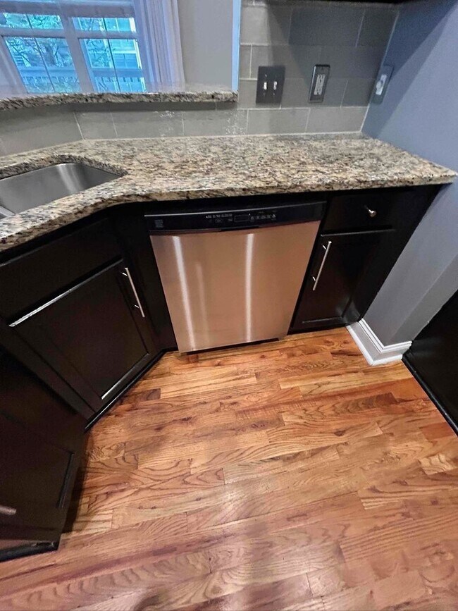 Building Photo - Elegant Intown Living in Carlyle Park – Beautiful 3BR/3.5BA Townhome