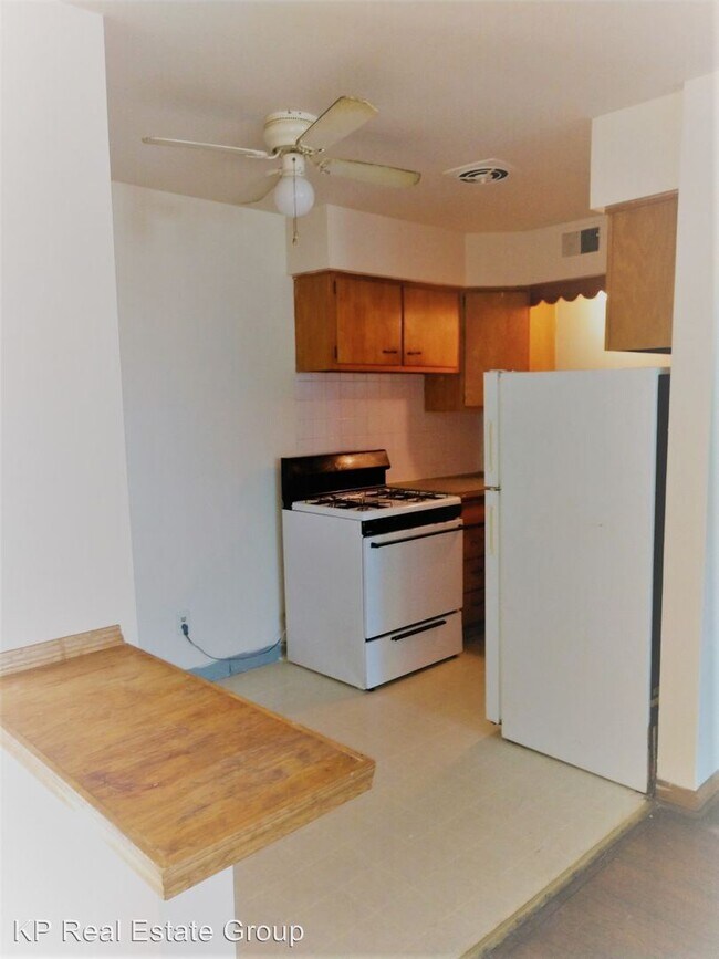 Building Photo - 1 br, 1 bath Apartment - 5827 N Meadows Blvd