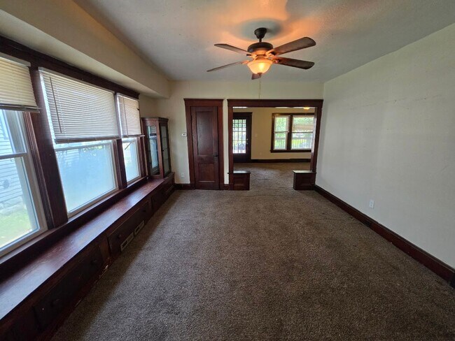 Building Photo - 4100 Mapledale Ave