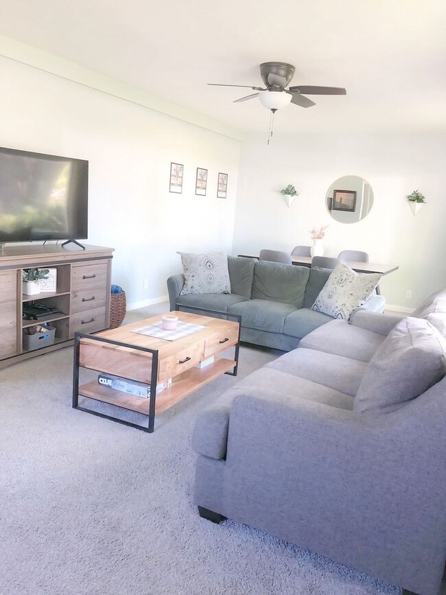 Building Photo - Charming & Cozy 3BR Retreat with Modern Touches in Quiet Des Moines Neighborhood
