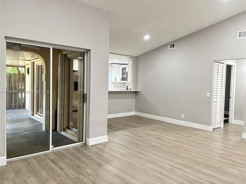 Building Photo - 1597 Springside Dr