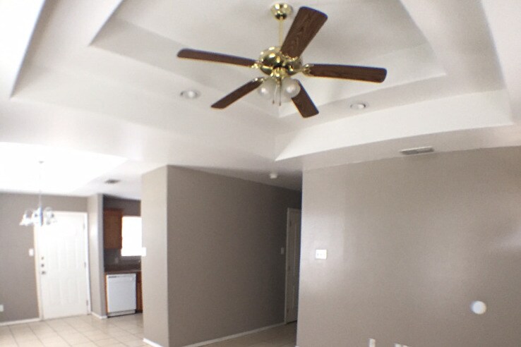 Building Photo - 1107 S Palm Dr