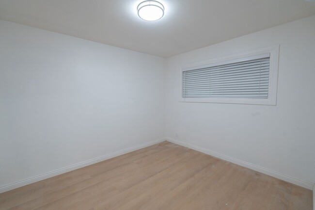 Building Photo - Charming 3 Bedrooms 2 Bathrooms Home $3,50...