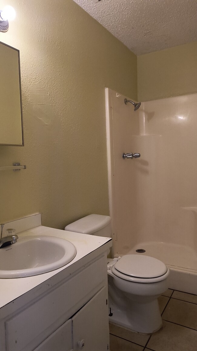 Building Photo - 2601 S Belair Dr