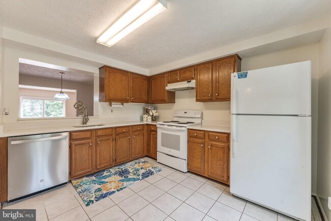 Building Photo - 619 Coral Reef Dr