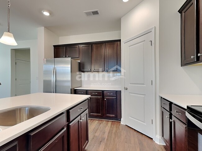 Building Photo - 623 Rivermist Dr