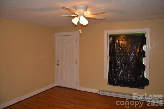 Building Photo - 819 Charlotte Ave