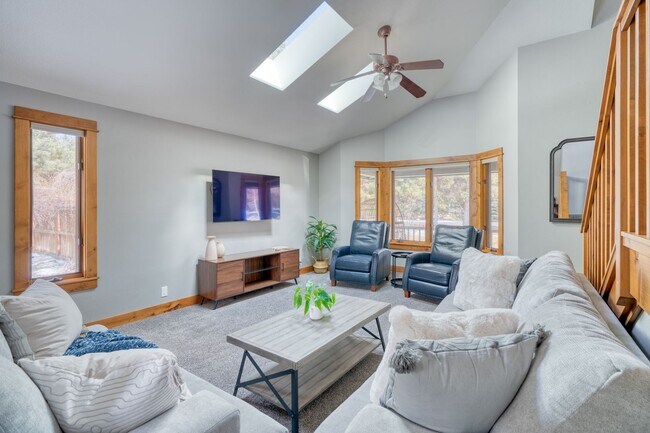 Building Photo - 61497 SE Orion Dr