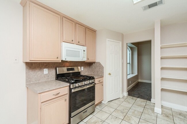 Building Photo - 19715 Lindenfield Ct