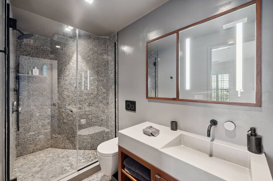 Building Photo - 50 Mecox Bay Ln