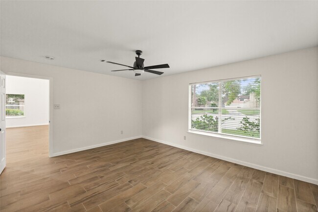 Building Photo - 3711 Fernview Dr