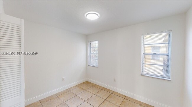 Building Photo - 453 SW 2nd St