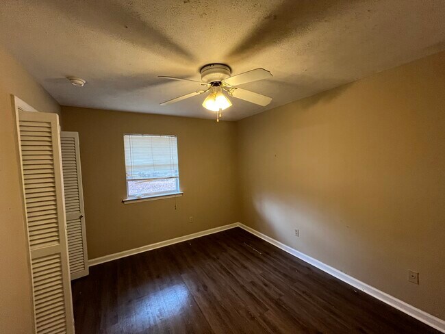 Building Photo - 211 Henderson St