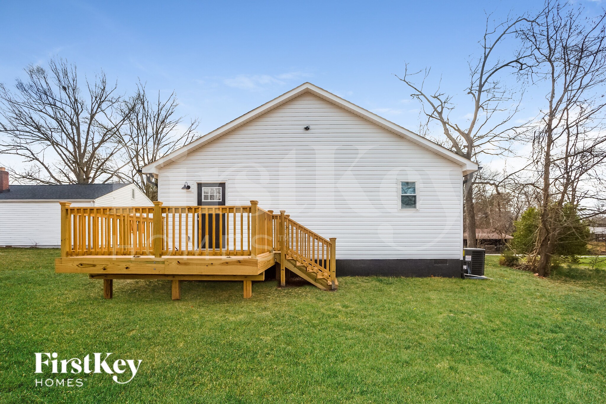 Building Photo - 621 E Mills Dr