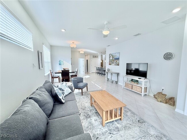 Building Photo - 3029 Royal Gardens Ave