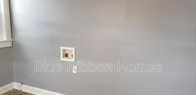 Building Photo - 2806 E 5th Ave