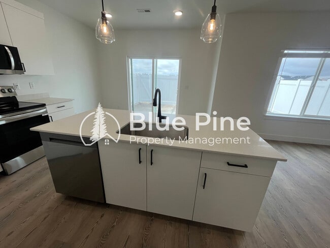 Building Photo - 1195 E Jaylee Dr