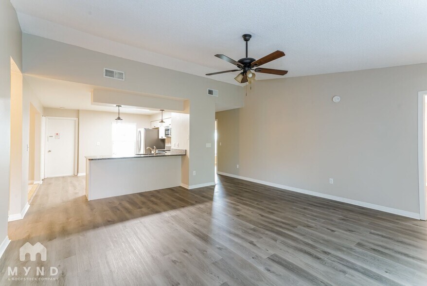Building Photo - 14013 Fullerton Dr