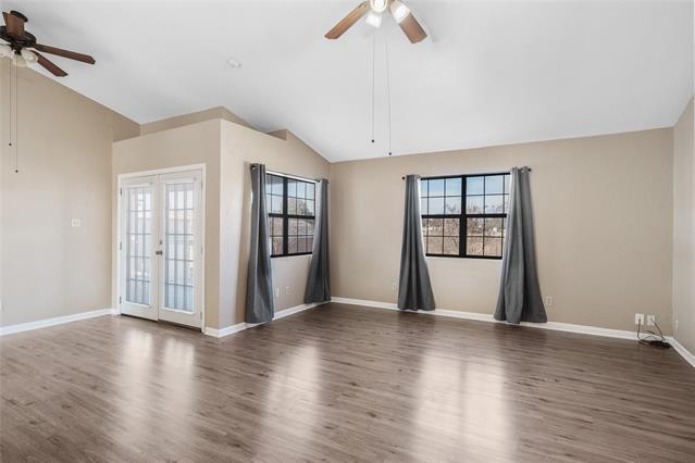 Building Photo - 208 W Maple St