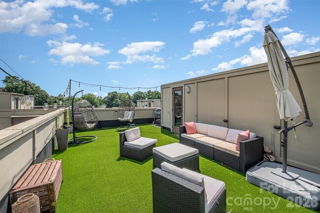 Building Photo - 925 Westbrook Dr